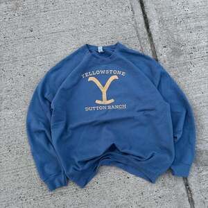 Yellowstone Dutton Ranch Crewneck Sweatshirt, Blue, Size L (Fits like M)